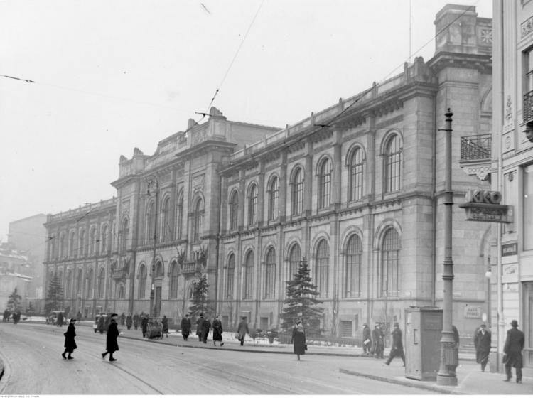 Gmach Banku Polskiego przy ulicy Bielańskiej 10 w Warszawie. Lata międzywojenne. Fot. NAC