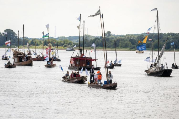 Parada statków i łodzi w ramach Festiwalu Wisły. Nieszawa (woj. kujawsko-pomorskie), 2017 r. Fot. PAP/T. Żmijewski
