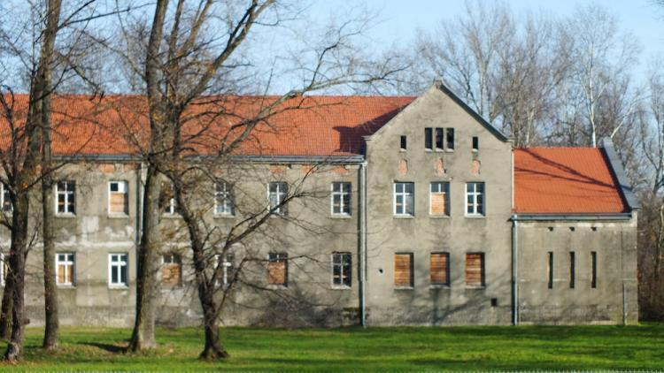 Lagerhaus - magazyn żywnościowy załogi SS KL Auschwitz-Birkenau. Źródło: Wikimedia Commons