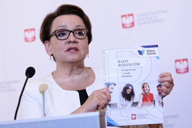 Minister edukacji Anna Zalewska podczas briefingu prasowego pt. "Nowy rok szkolny 2018/2019 – kolejny etap wprowadzania reformy edukacji" w siedzibie MEN. Fot. PAP/T. Gzell