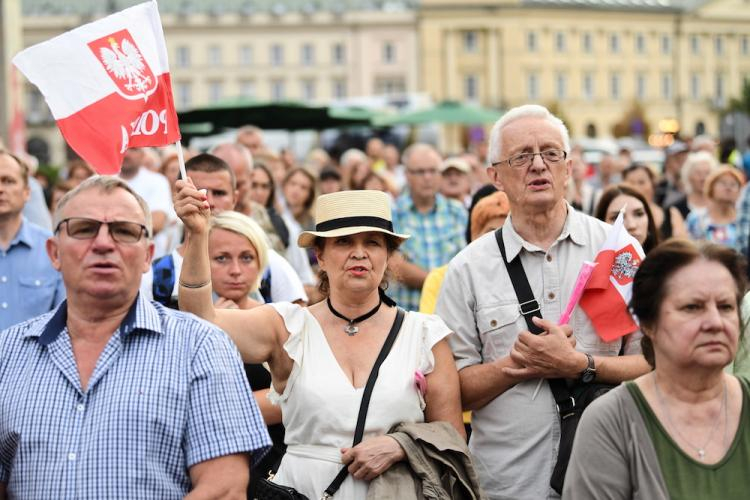 Koncert piosenek patriotycznych podczas Festynu Patriotycznego „Nam twierdzą będzie każdy próg” zorganizowanego, 15 bm. na pl. Teatralnym w Warszawie. Fot. PAP/B. Zborowski