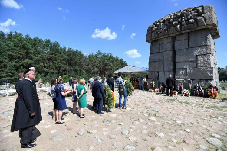 Uroczystości na terenie Muzeum Walki i Męczeństwa w Treblince w 75. rocznicę buntu więźniów w niemieckim obozie zagłady. Fot. PAP/W. Pacewicz