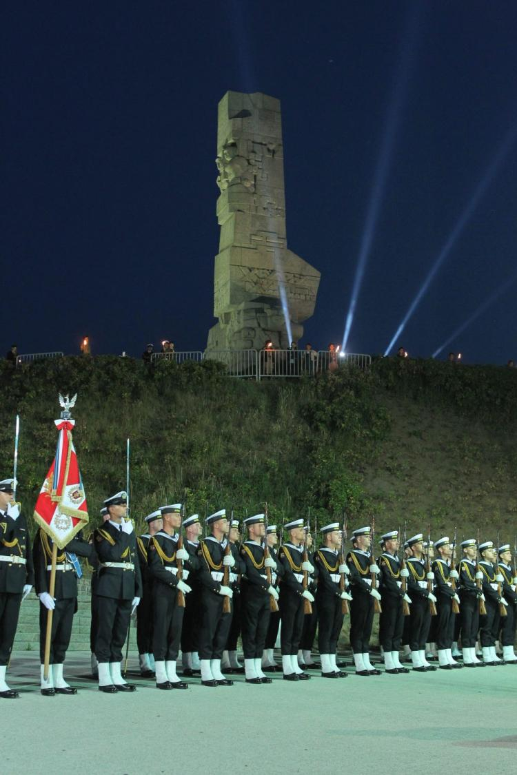 Gdańsk, 01.09.2015. Uroczystości pod pomnikiem Obrońców Wybrzeża na Westerplatte, upamiętniające 76. rocznicę wybuchu II wojny światowej. Fot. PAP/P. Wittman