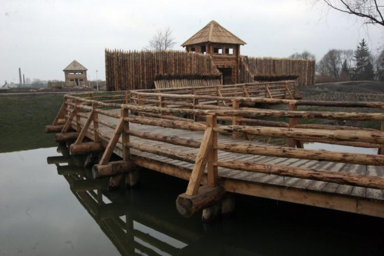 Rezerwat Archeologiczny na Zawodziu w Kaliszu. Fot. PAP/T. Wojtasik