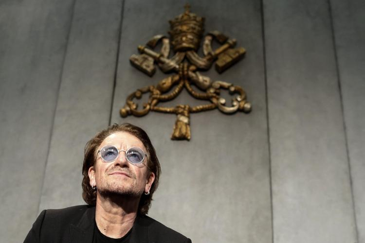 Wokalista grupy rockowej U2 przed konferencją prasową w Watykanie po audiencji prywatnej u papieża Franciszka, 19 09 2018. Fot. PAP/EPA/R. Antimiani