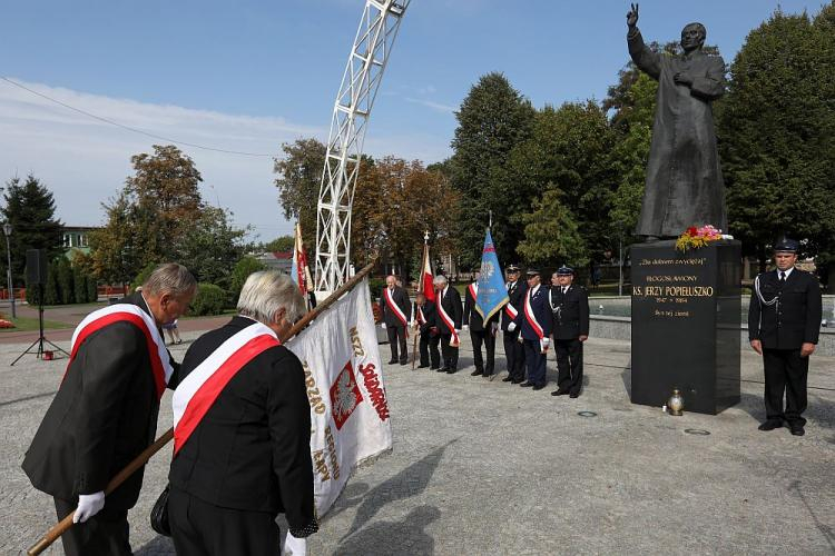 Uroczyste obchody 71. rocznicy urodzin błogosławionego ks. Jerzego Popiełuszki w Suchowoli. Fot. PAP/A. Reszko