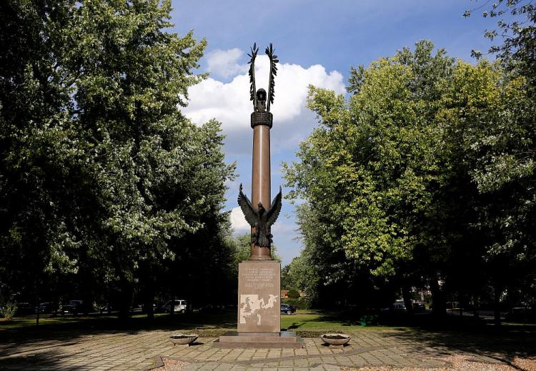 Pomnik 1. Dywizji Pancernej gen. Stanisława Maczka w Warszawie. Fot. PAP/T. Gzell