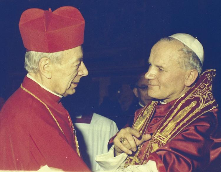 Papież Jan Paweł II (P) i prymas Polski kardynał Stefan Wyszyński. Watykan, 16.10.1978. Fot. PAP/A. Kossobudzki Orłowski