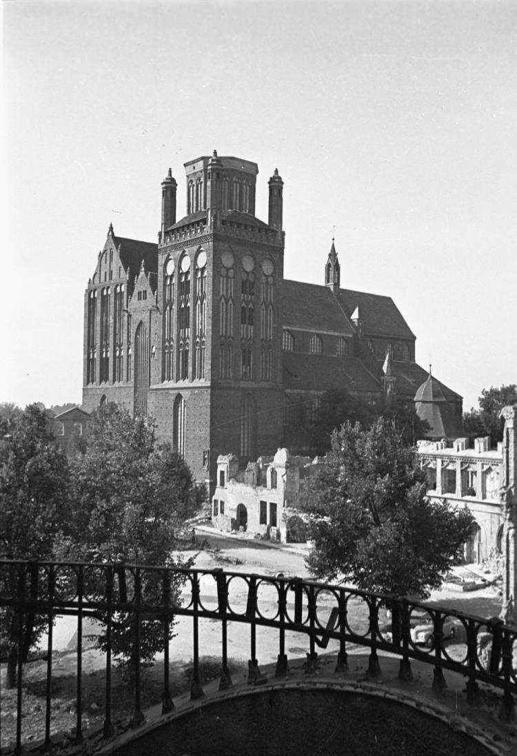 Kolegiata Najświętszej Marii Panny Królowej Świata w Stargardzie Szczecińskim, 1948.  Fot. PAP/CAF