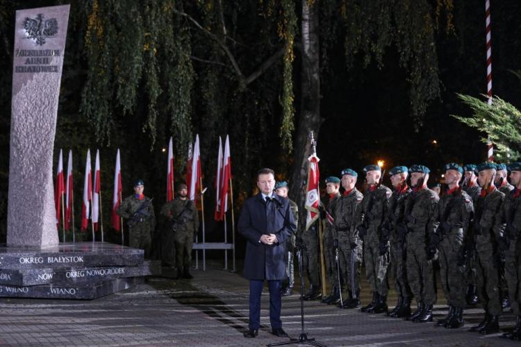 Minister obrony Mariusz Błaszczak podczas Apelu Pamięci przed Pomnikiem Armii Krajowej w Białymstoku. Fot. PAP/A. Reszko