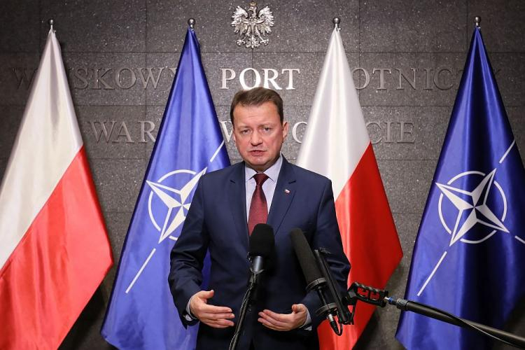 Minister obrony narodowej Mariusz Błaszczak podczas konferencji prasowej w Warszawie przed wylotem do USA. Fot. PAP/P. Supernak
