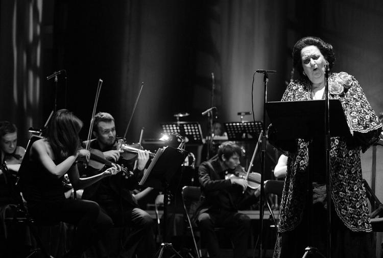 Montserrat Caballe podczas koncertu w Warszawie. 2011 r. Fot. PAP/A. Hrechorowicz