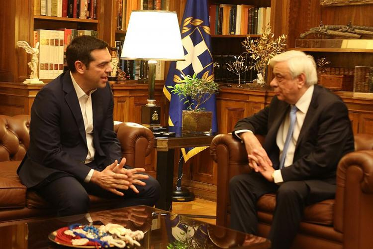 Prezydent Grecji Prokopis Pawlopulos i grecki premier Aleksis Cipras. Fot. PAP/EPA