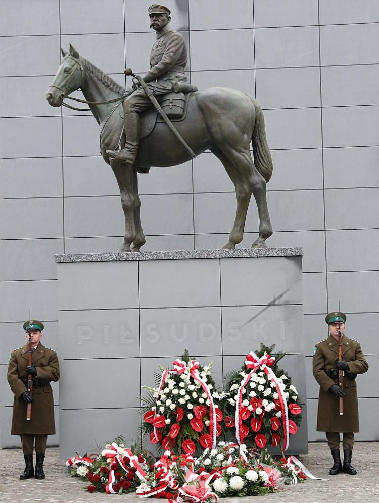 Uroczyste odsłonięcie pomnika marszałka Józefa Piłsudskiego w Nowym Sączu. Fot. PAP/G. Momot