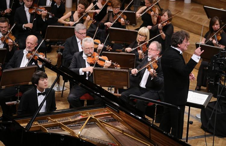 Seong-Jin Cho podczas koncertu laureatów XVII Konkursu Chopinowskiego w Filharmonii Narodowej. 2015 r. Fot. PAP/P. Supernak