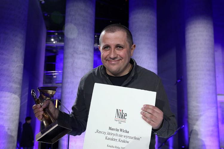 Marcin Wicha odebrał Literacką Nagrodę Nike. Fot. PAP/T. Gzell