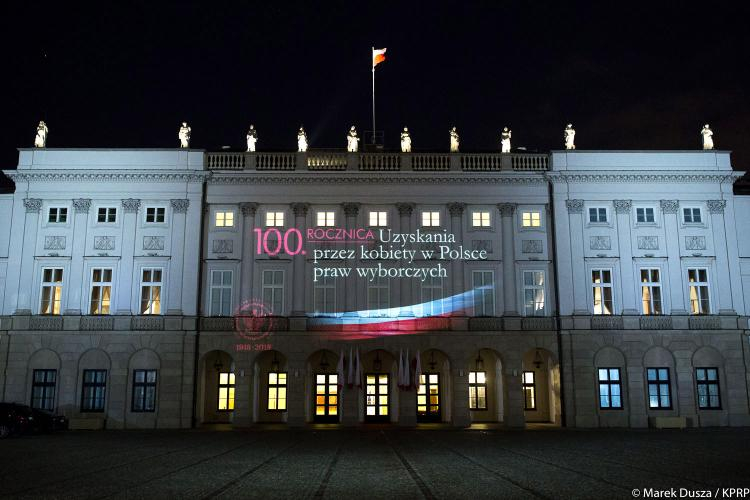 Iluminacja na fasadzie Pałacu Prezydenckiego. Źródło: Prezydent.pl