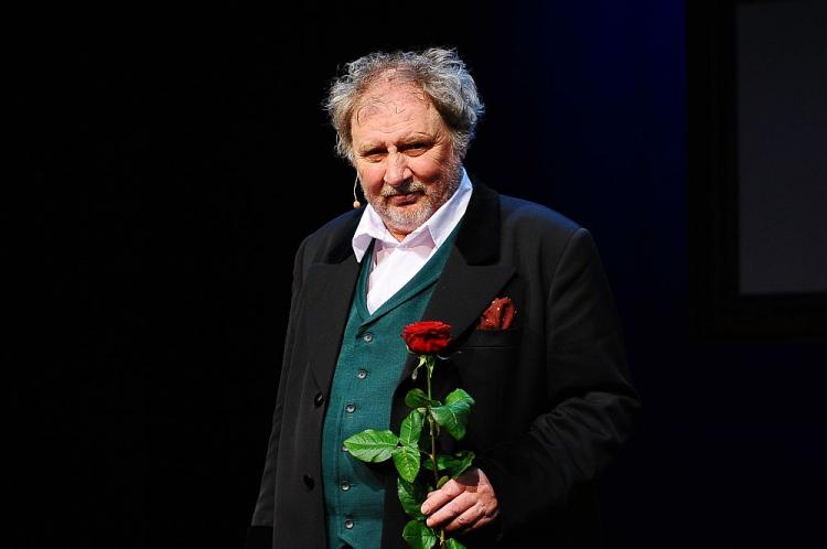 Andrzej Grabowski podczas premiery spektaklu „Spowiedź chuligana. Jesienin” w Teatrze Polonia. Warszawa, 02.2017. Fot. PAP/StrefaGwiazd/M. Kmieciński