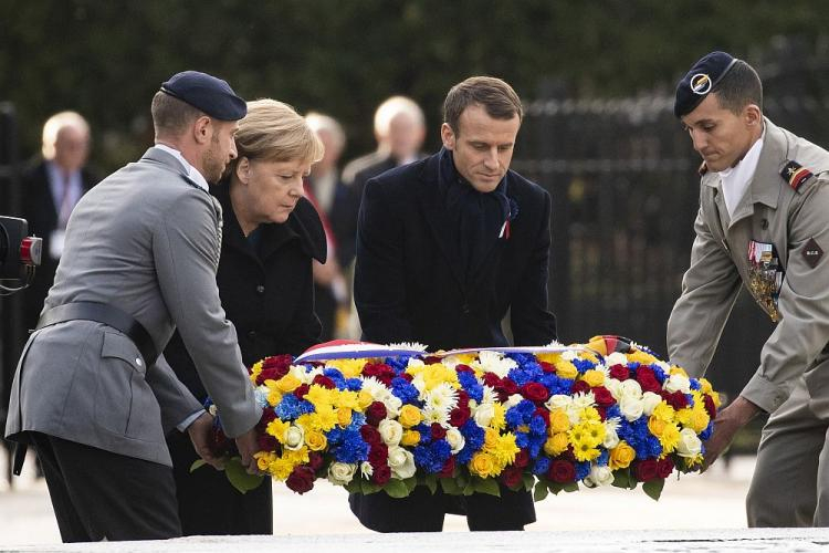 Kanclerz Niemiec Angela Merkel i prezydent Francji Emmanuel Macron podczas uroczystości w Rethondes. 10.11.2018. Fot. PAP/EPA