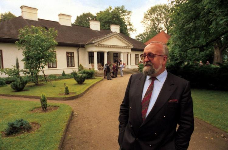 Krzysztof Penderecki w Lusławicach 1988 r. Fot. PAP/J. Morek