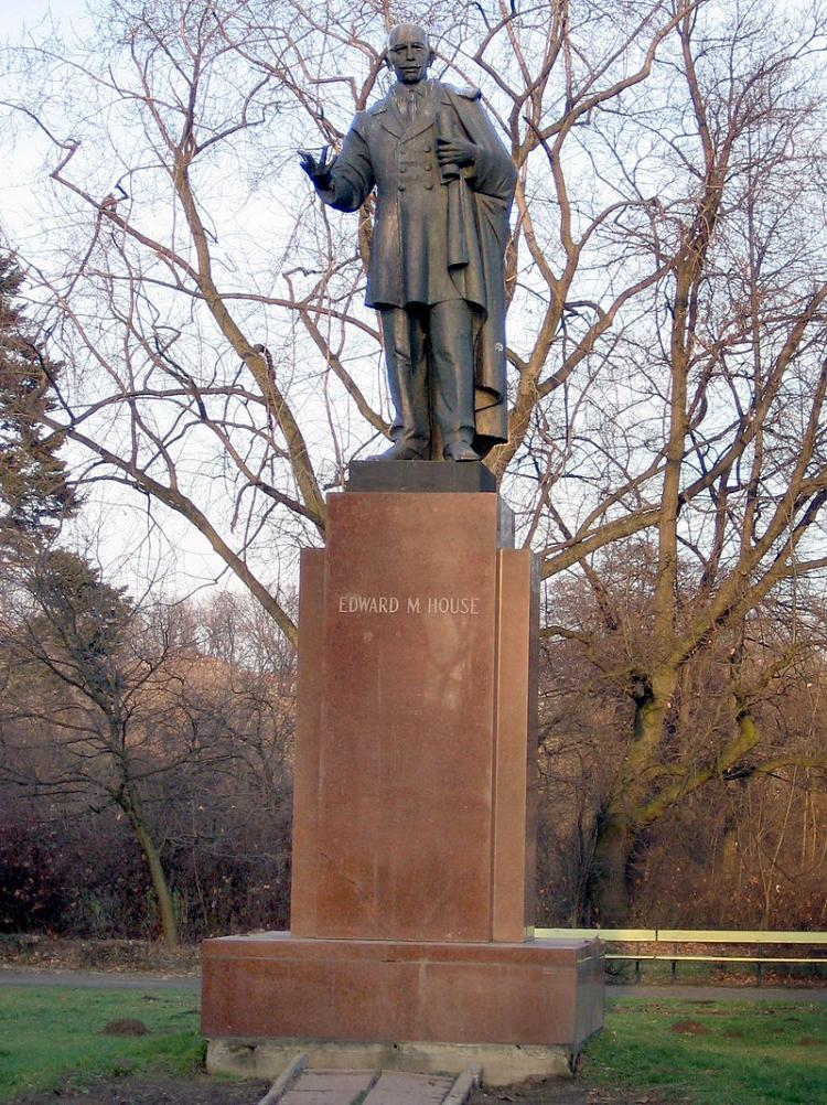 Pomnik Edwarda Mandella House'a. Źródło: Wikimedia Commons