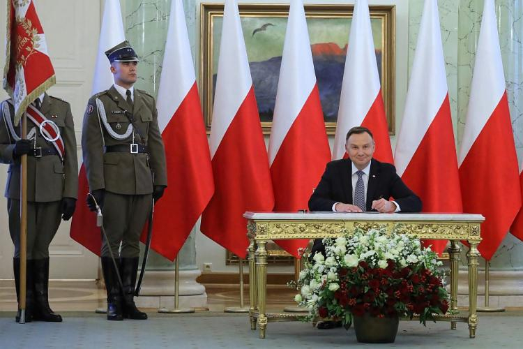 Prezydent Andrzej Duda podpisał ustawę o zmianie ustawy o urzędzie Ministra Obrony Narodowej oraz ustawy o powszechnym obowiązku obrony Rzeczypospolitej Polskiej. Fot. PAP/P. Supernak