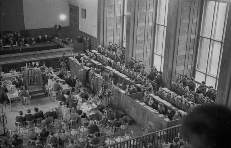 Posiedzenie Najwyższego Trybunału Narodowego w sali Muzeum Narodowego. Kraków, 24.11.1947. Fot. PAP/CAF