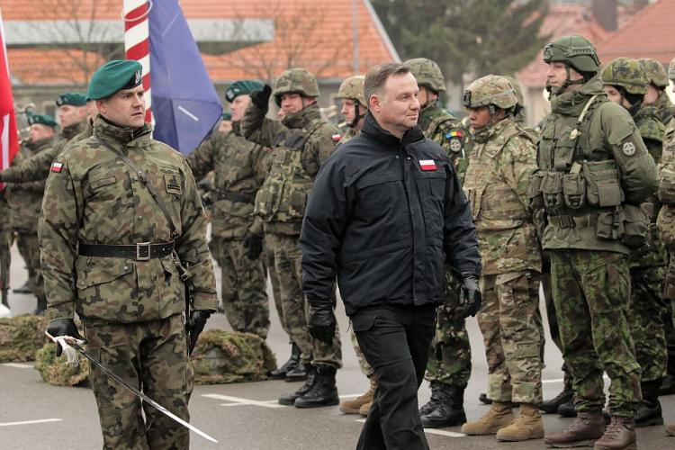 Prezydent Andrzej Duda (C-P) podczas uroczystości zakończenia ćwiczeń Anakonda-18 w Dowództwie Wielonarodowej Dywizji Północny-Wschód w Elblągu. Fot. PAP/T. Waszczuk