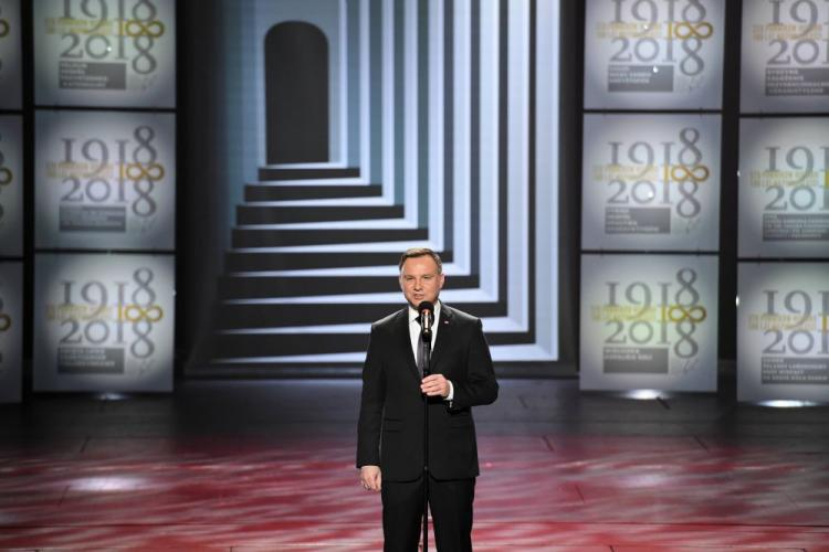 Prezydent Andrzej Duda podczas uroczystej gali "100 Pomników Historii na Stulecie Odzyskania Niepodległości" w Teatrze Narodowym w Warszawie.  PAP/J. Turczyk