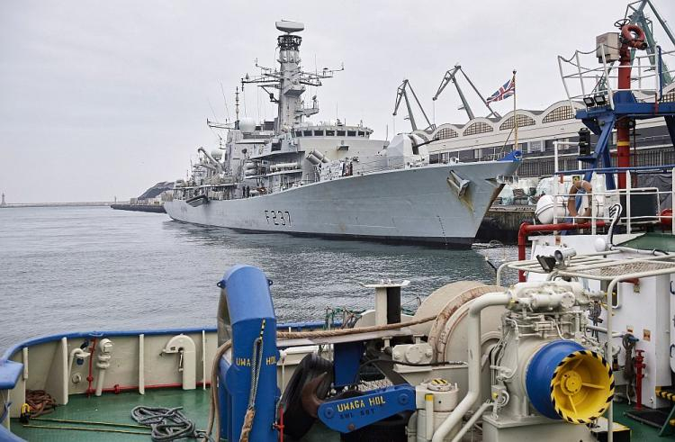 Fregata Brytyjskiej Królewskiej Marynarki Wojennej HMS Westminster przy nabrzeżu Francuskim w Gdyni. Fot. PAP/A. Warżawa