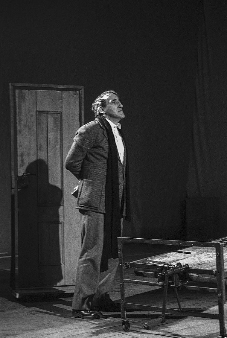 Tadeusz Kantor podczas próby spektaklu Teatr Cricot 2 pt. „Wielopole, wielopole...”. 1984 r. Fot. PAP/J. Ochoński