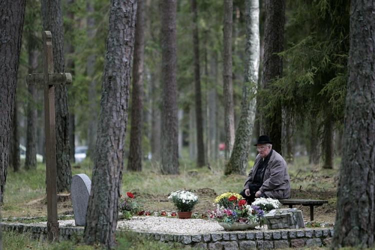Miejsce upamiętniające ofiary niemieckich zbrodni w lesie piaśnickim. Fot. PAP/A. Warżawa