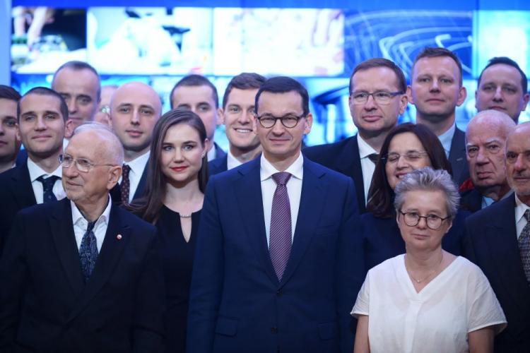 Premier Mateusz Morawiecki (C) podczas uroczystości wręczenia Nagród Prezesa Rady Ministrów. Fot. PAP/M. Obara