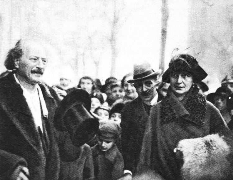 Ignacy Jan Paderewski i jego żona Helena witani przez rodaków po powrocie do Polski. Poznań, 1918 r. Fot. PAP/PAI/Reprodukcja