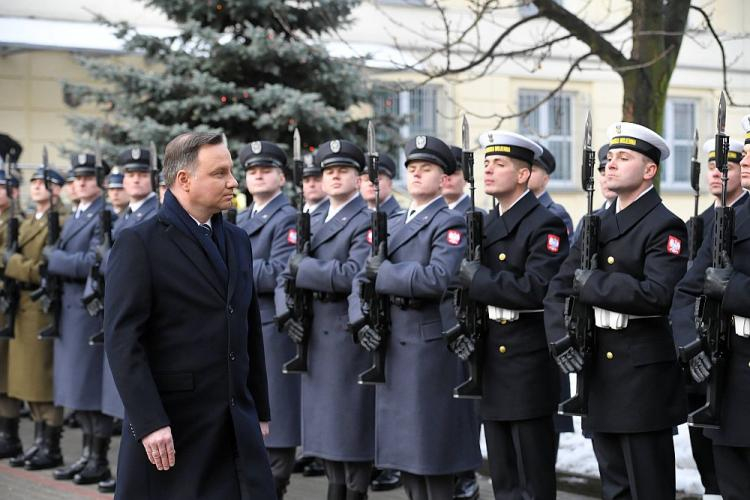 Prezydent RP Andrzej Duda uczestniczy w uroczystym apelu, w związku z wejściem w życie nowego systemu kierowania i dowodzenia Siłami Zbrojnymi RP w Sztabie Generalnym WP w Warszawie. Fot. PAP/J. Turczyk