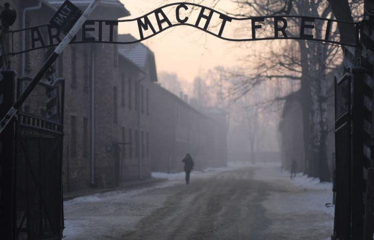 Oświęcim. Brama byłego obozu Auschwitz I. Fot. PAP/A. Grygiel