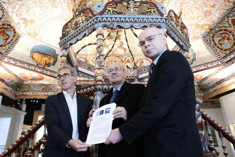 Dyrektor Muzeum Historii Żydów Polskich POLIN Dariusz Stola (P), dyrektor Memorial de la Shoah Jacques Fredj (L) i ambasador Francji w Polsce Pierre Levy (C) podczas uroczystości w Muzeum POLIN w Warszawie. Fot. PAP/L. Szymański