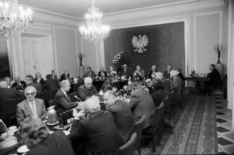 Pierwsze posiedzenie Rady Konsultacyjnej przy Przewodniczącym Rady Państwa PRL Wojciechu Jaruzelskim.  Warszawa 06.12.1986. PAP/A. Rybczyński