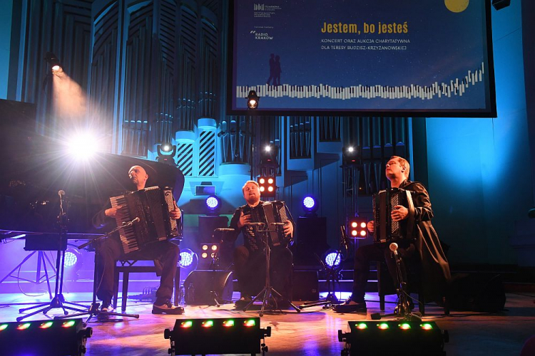 Motion Trio podczas koncertu charytatywnego „Jestem, bo jesteś”. Kraków, 10.02.2019. Fot. PAP/J. Bednarczyk