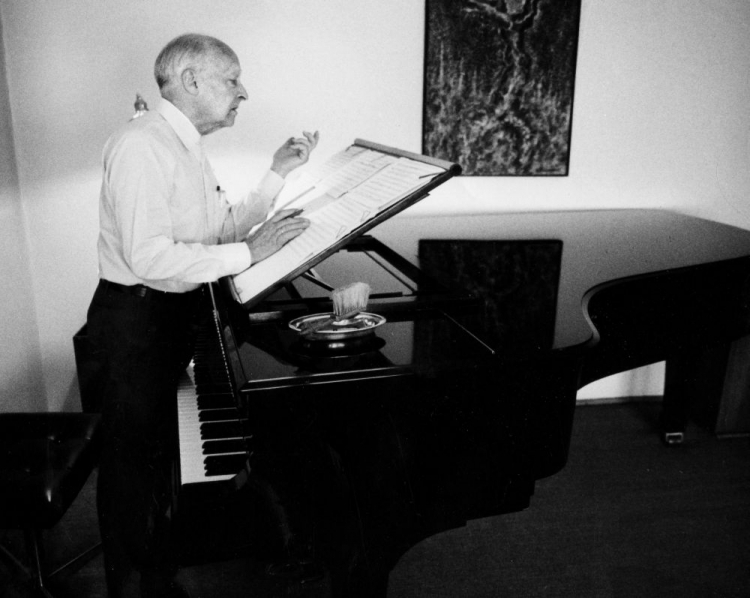 Warszawa 08.1988. Kompozytor, dyrygent, pianista Witold Lutosławski. PAP/J. Morek