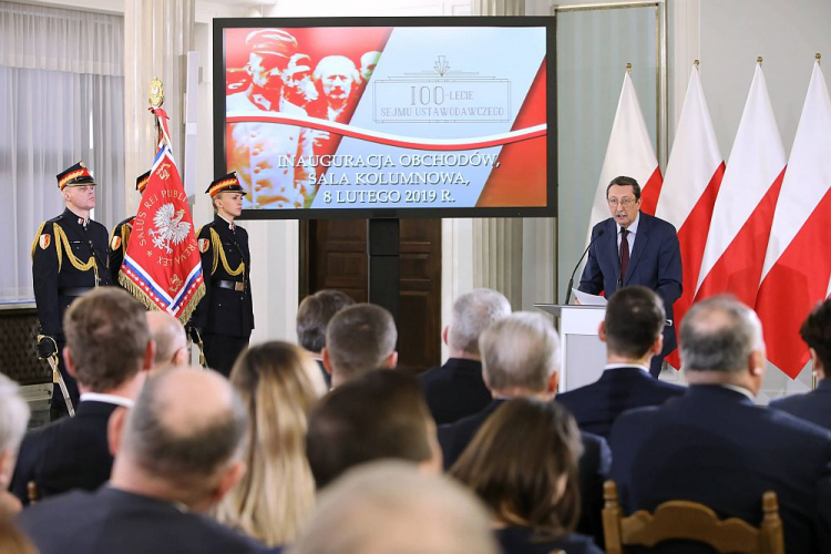 Prof. Jan Żaryn podczas uroczystego otwarcia konferencji naukowej "Fundamenty Niepodległej. Sejm Ustawodawczy (1919-1922)" w Sejmie. Fot. PAP/L. Szymański