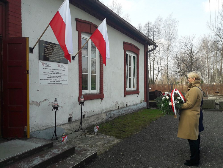 Obchody Narodowego Dnia Pamięci Polaków ratujących Żydów w Brzeszczach Borze; wiceprzewodnicząca sejmiku woj. małopolskiego Iwona Gibas. Fot. Marek Szafrański