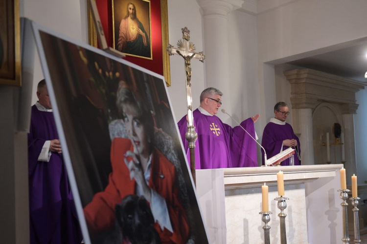 Uroczystości pogrzebowe aktorki Zofii Czerwińskiej w kościele Środowisk Twórczych w Warszawie. Fot. PAP/M. Obara