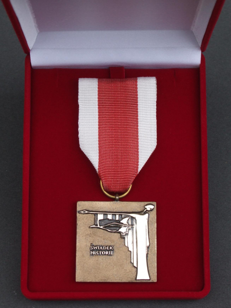 Medal nagrody „Świadek Historii”. Źródło: Krakow.ipn.gov.pl