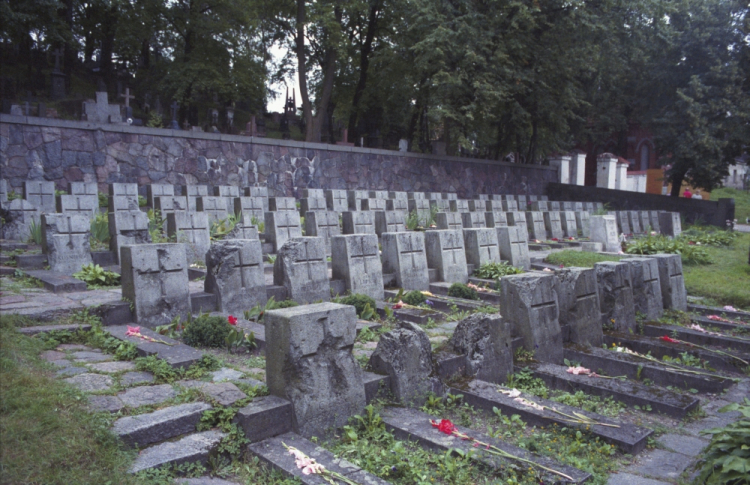 Litwa, Wilno. Cmentarz na Rossie, 1990 r. Fot. PAP/J. Bogacz