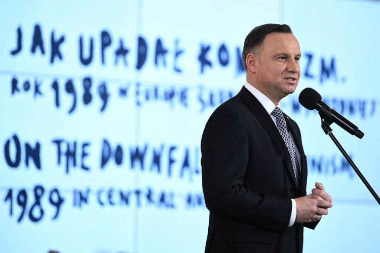 Prezydent Andrzej Duda podczas międzynarodowej konferencji "Jak upadał komunizm. Rok 1989 w Europie Środkowo-Wschodniej", zorganizowanej w Pałacu Prezydenckim, w 30. rocznicę obrad Okrągłego Stołu. PAP/J. Kamiński