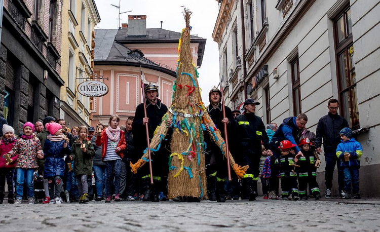 Pochód z Judoszem w Skoczowie. 2017 r. Fot. PAP/A. Grygiel