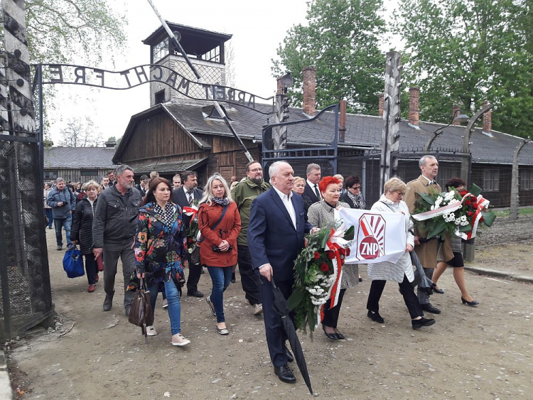 Marsz milczenia nauczycieli w KL Auschwitz. Fot. Marek Szafrański