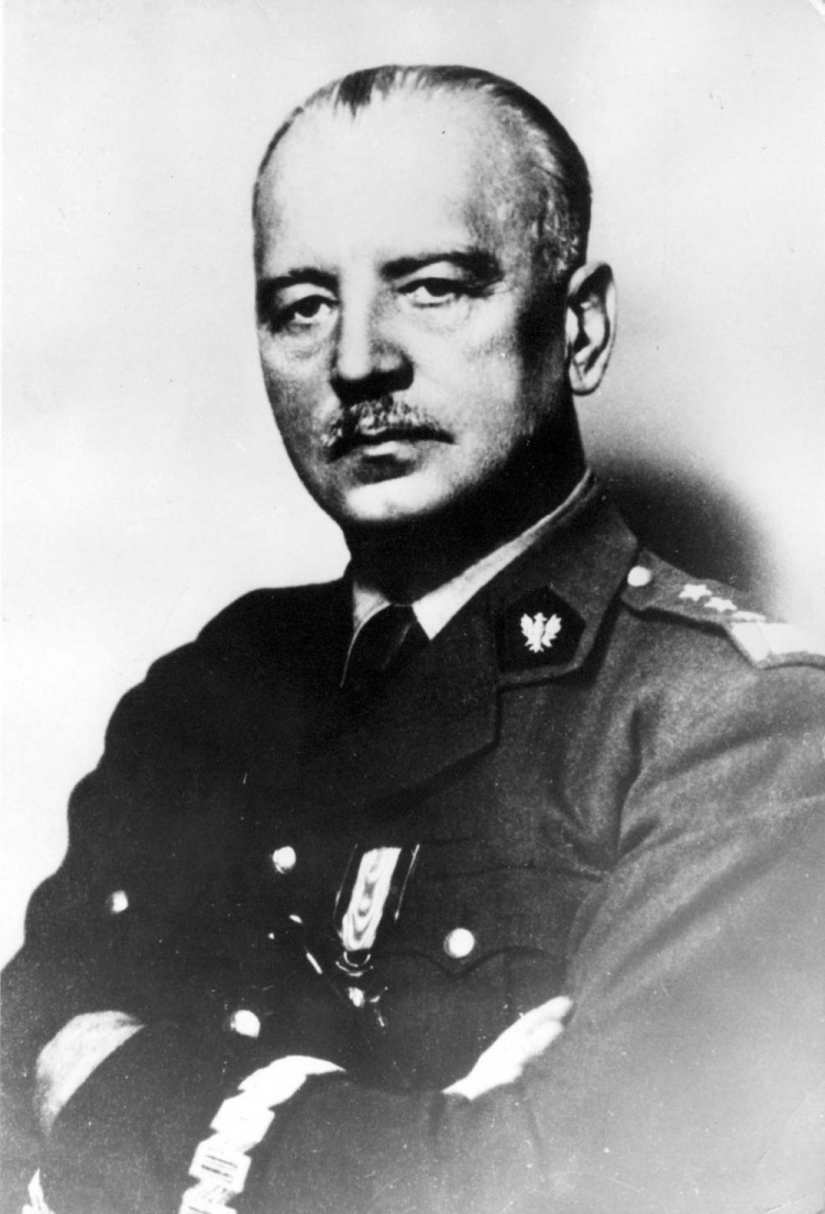 Gen. Władysław Sikorski w przemówieniu radiowym na falach BBC z 5 maja 1943 r. zwracał się do rodaków o pomoc dla Żydów walczących w getcie warszawskim. Fot. PAP/CAF-Archiwum/GJ