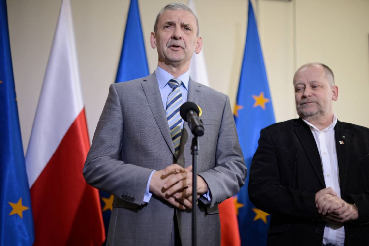 Prezes ZNP Sławomir Broniarz (L) i przewodniczący Wolnego Związku Zawodowego „Solidarność-Oświata” FZZ Sławomir Wittkowicz. Fot. PAP/M. Obara